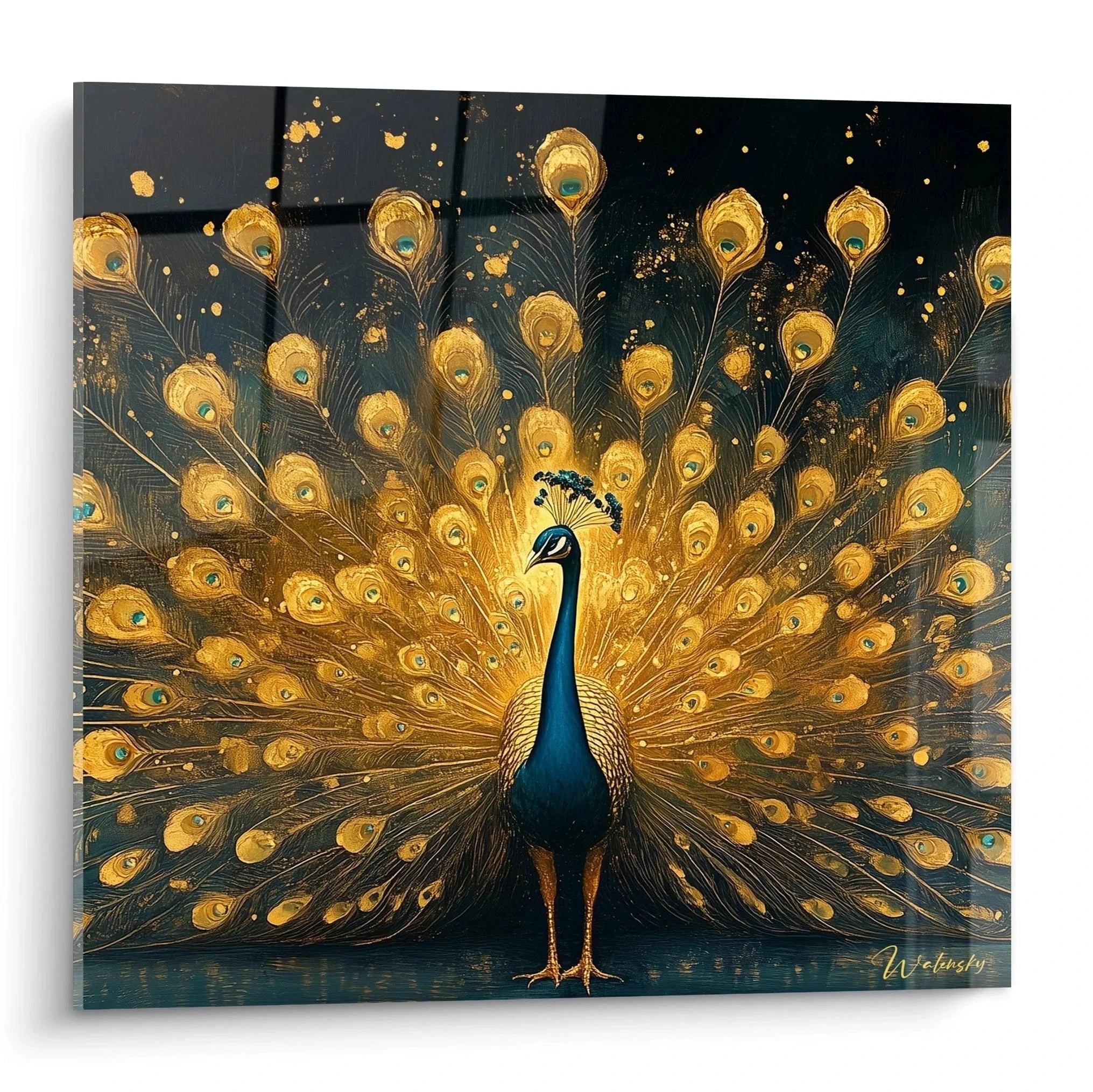 Wandbild Pfau mit goldenem Federkleid und türkisblauen Augenfedern auf dunklem Hintergrund