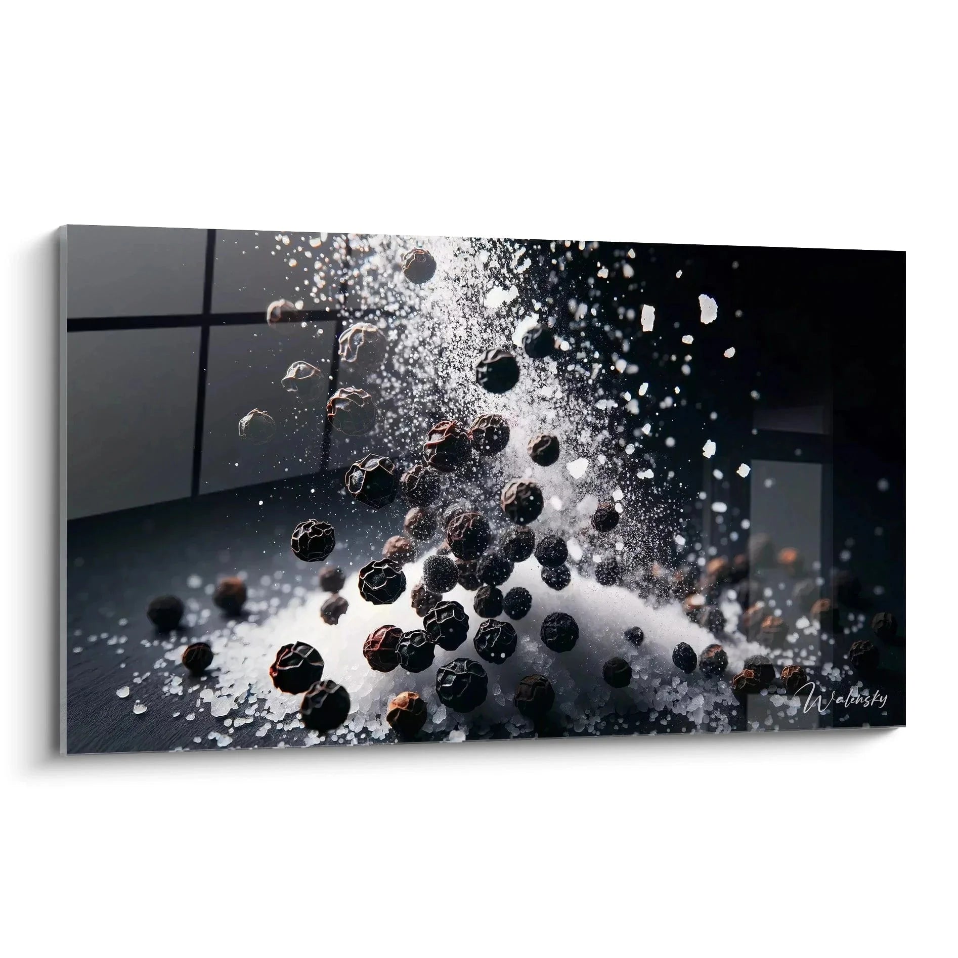 Wandbild Pfeffer Explosion mit schwarzen Pfefferkörnern in weißer Pulverwolke