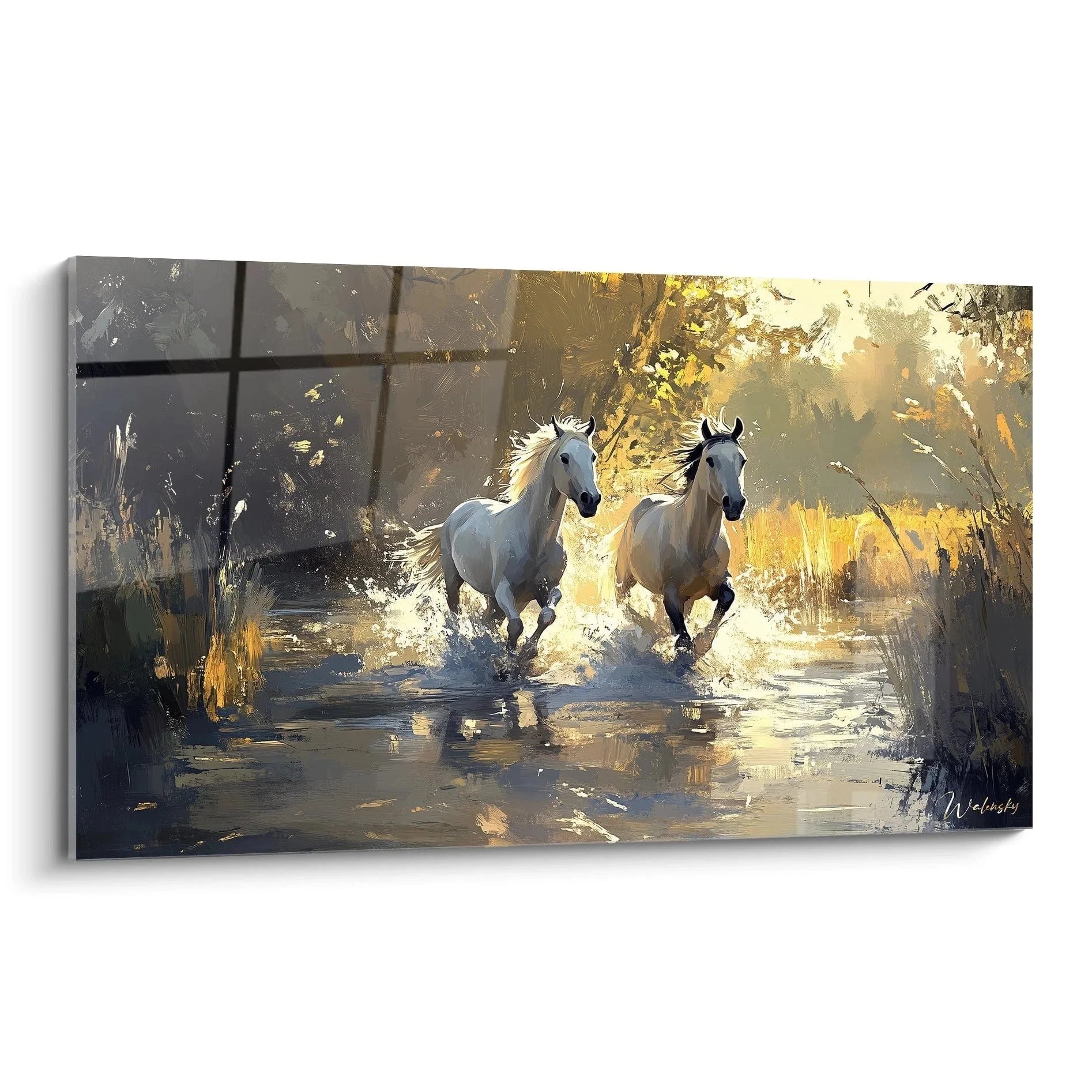 Wandbild zwei weiße Pferde galoppieren durch Wasser mit goldenen Lichtreflexen Leinwanddruck