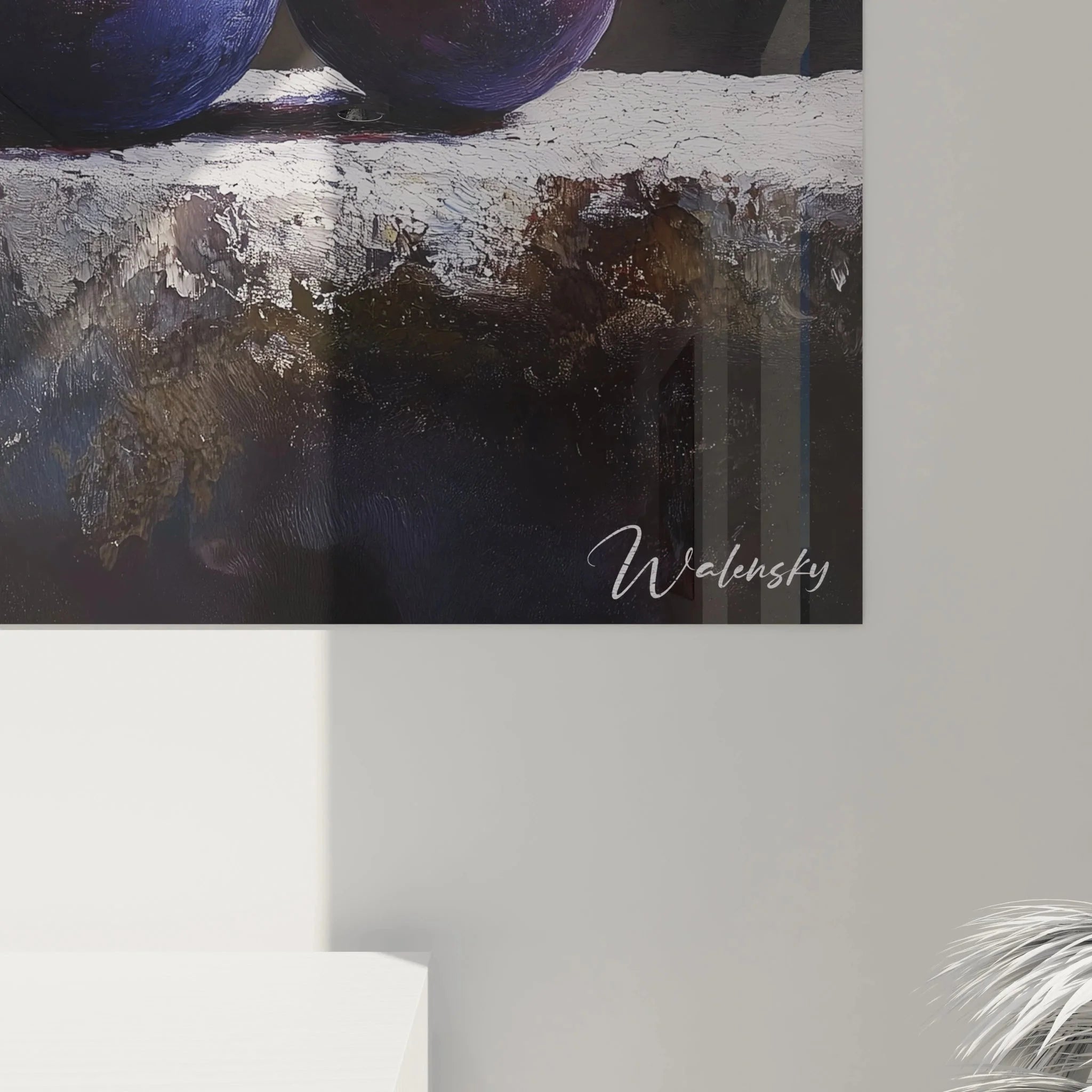 Gesamtansicht Pflaumen Wandbild XXL, vier reife Früchte auf Steinmauer, Küchen Wanddekoration