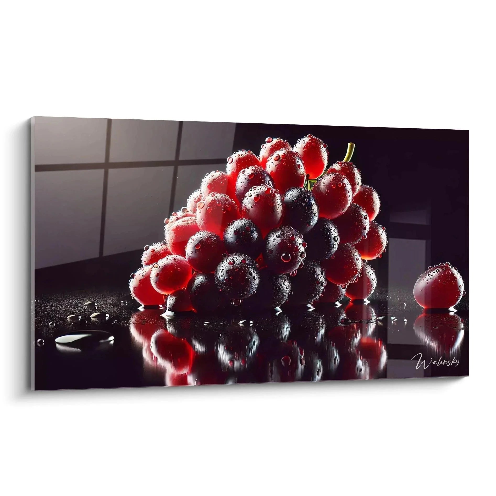 Wandbild rote Weintrauben mit Wassertropfen auf schwarzer spiegelnder Oberfläche - Premium Küchendekoration