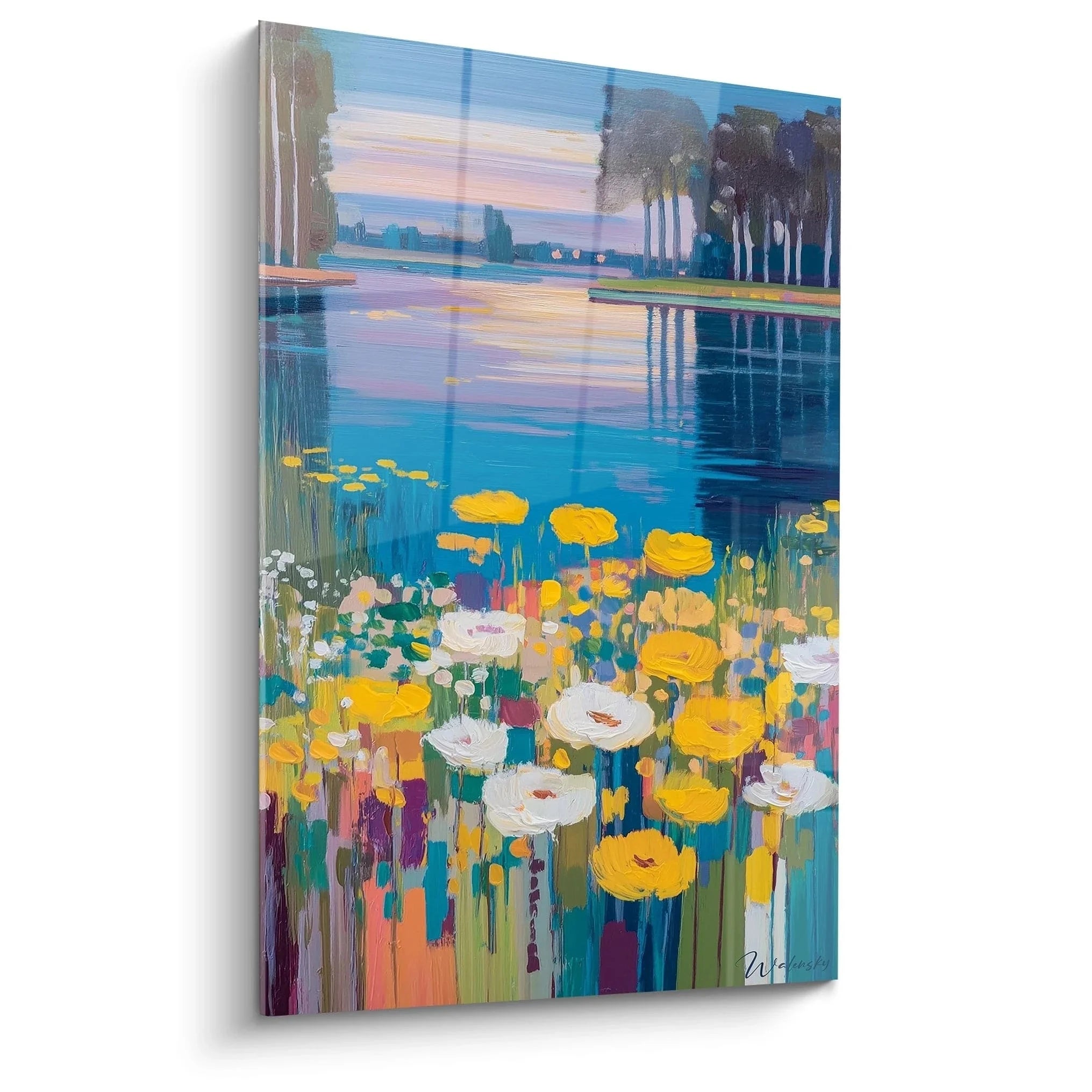 Impressionistisches Wandbild mit Seelandschaft und gelben Blumen im Vordergrund, Spiegelungen im Wasser