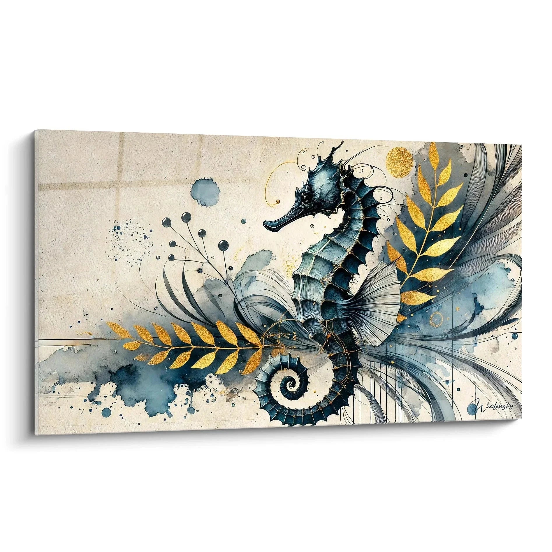 Abstraktes Wandbild Seepferdchen in Blau-Gold mit Aquarell-Effekten und botanischen Elementen