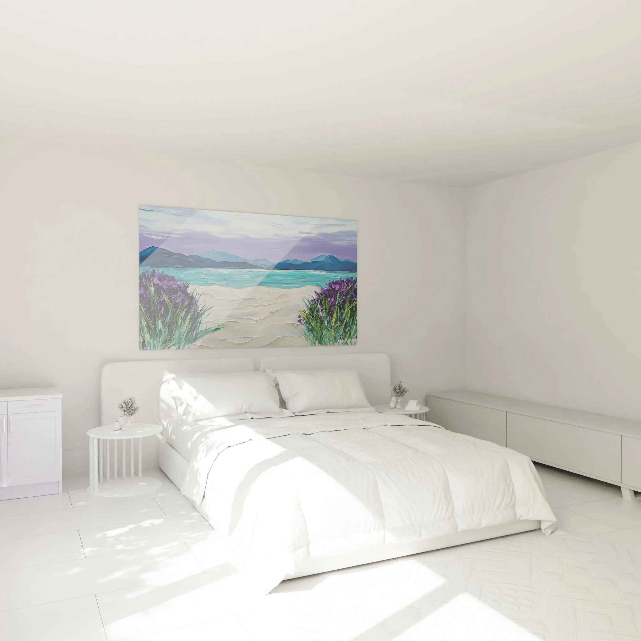 Wandbild Strandlandschaft mit Lavendel in modernem Schlafzimmer über dem Bett hängend