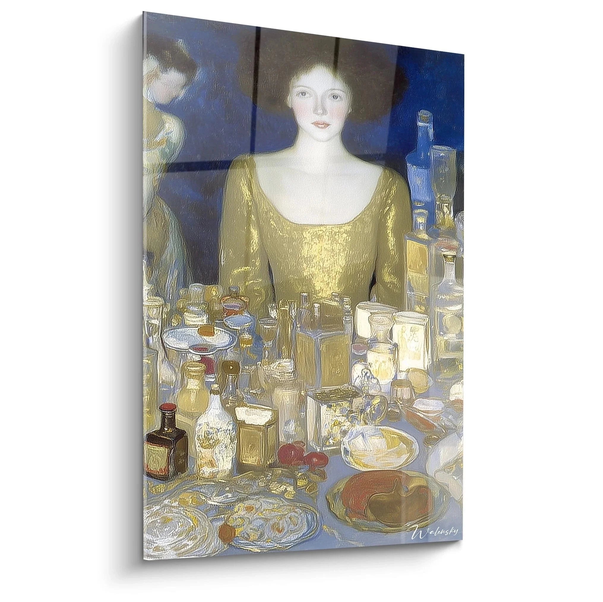 Wandbild Symbolismus zeigt geheimnisvolle Frau in goldenem Kleid vor alchemistischen Glasgefäßen