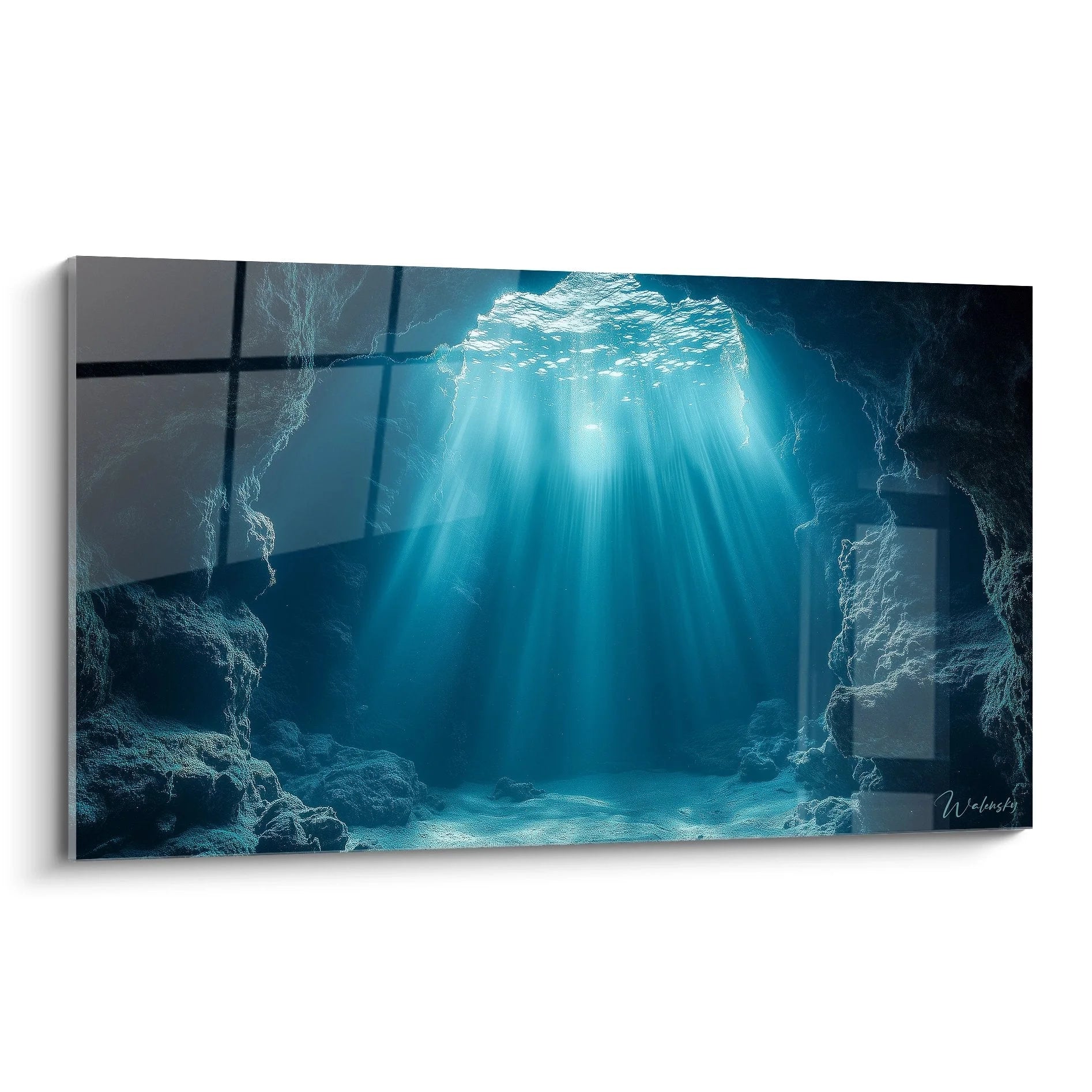 Wandbild Unterwasserhöhle mit mystischen Lichtstrahlen und Felsformationen in Blautönen - Edition Wald Wandkunst