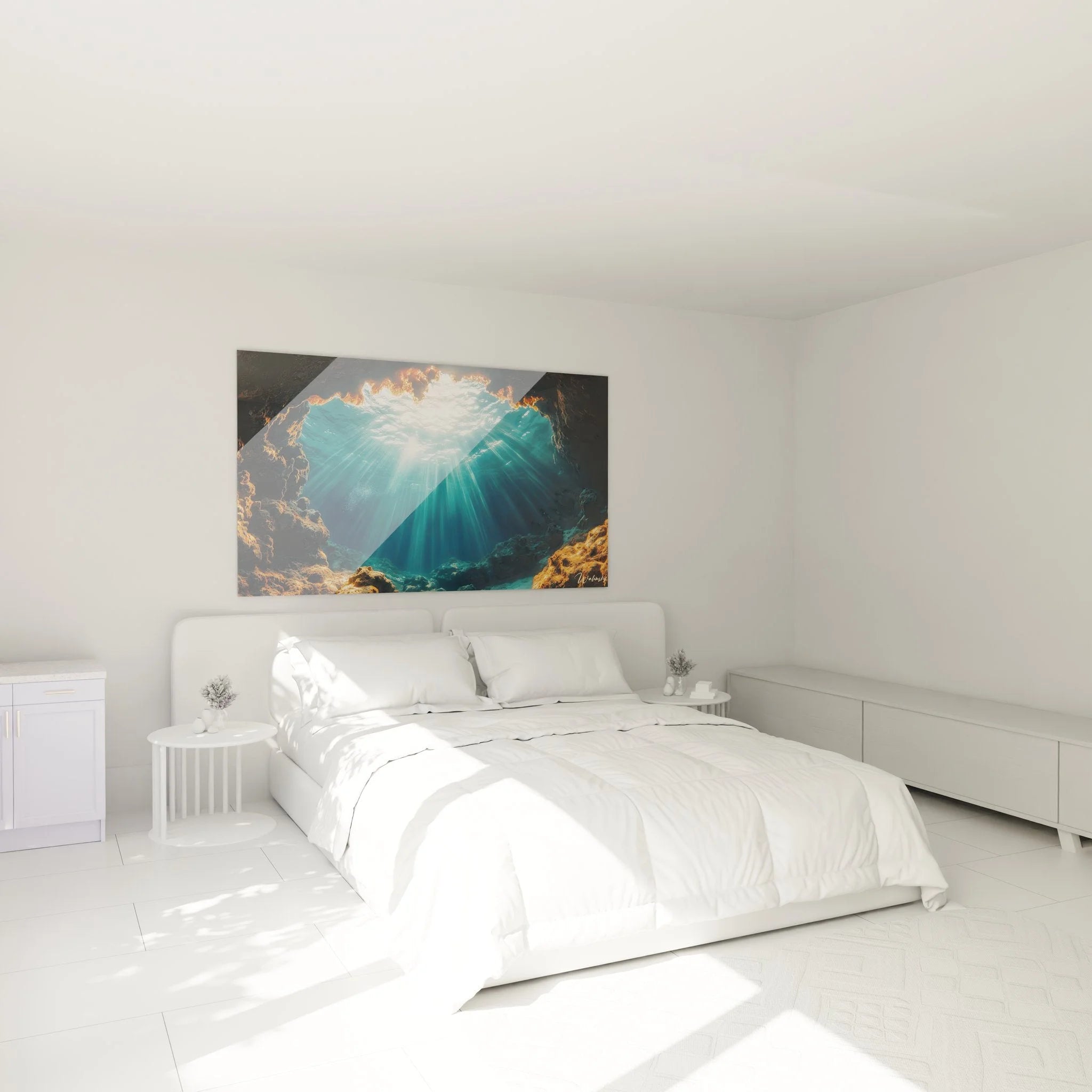 Wandbild Unterwasserhöhle in modernem Schlafzimmer - Maritime Wanddekoration mit Lichtstrahlen