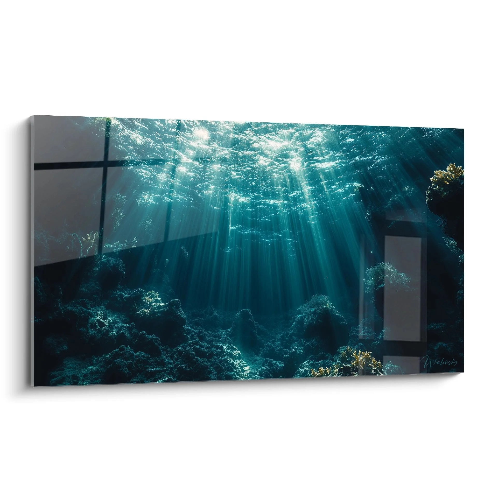 Wandbild Unterwasserwelt mit mystischen Sonnenstrahlen durch tiefblaues Wasser und Meeresgrund