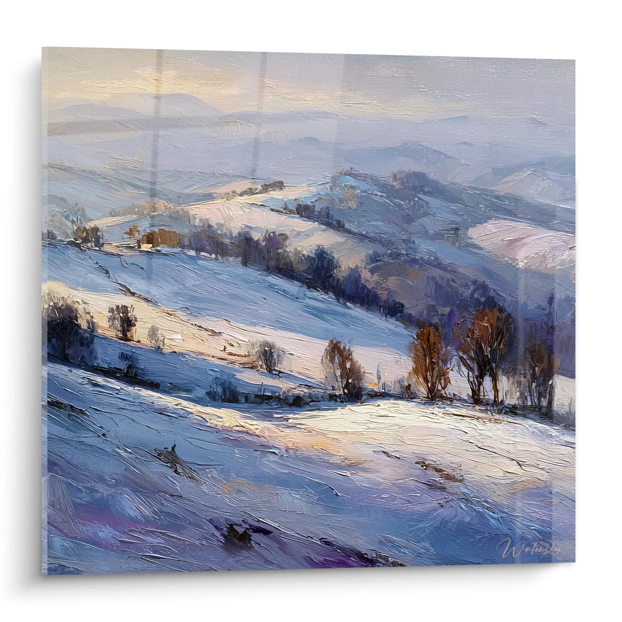 Wandbild Winterlandschaft mit verschneiten Hügeln im warmen Abendlicht und herbstlichen Bäumen