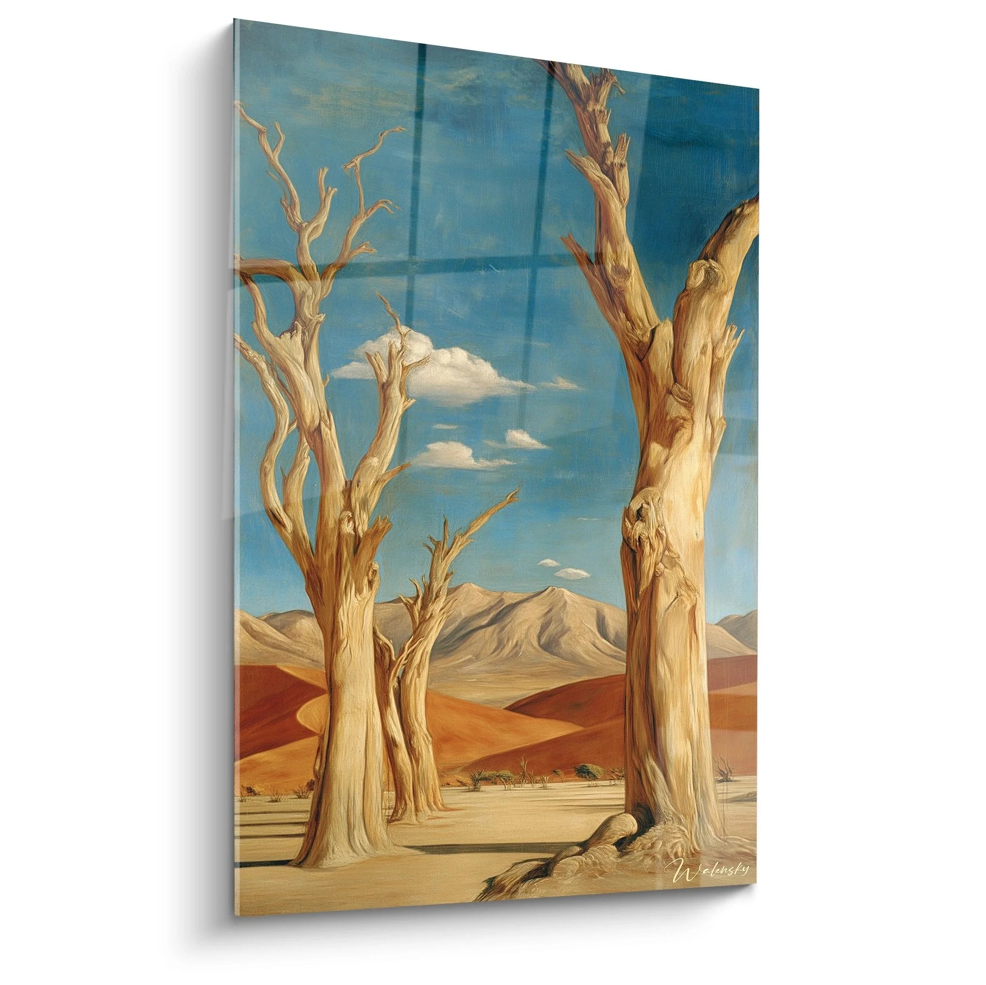 Wandbild Wüstenbäume mit verdorrten Stämmen vor blauem Himmel und Bergpanorama in warmen Wüstentönen