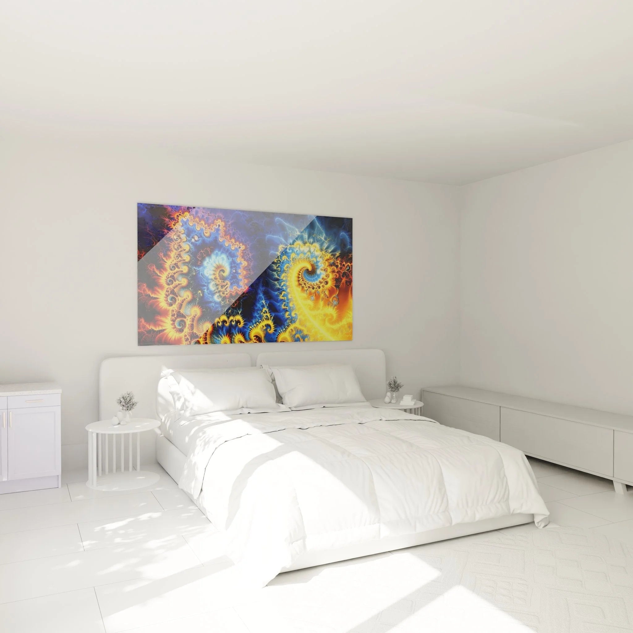 Fraktales Wandbild XXL mit Spiralmuster in Schlafzimmer-Ambiente, blaue und goldene Töne